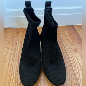 Everlane Pull on black booties with sock like feel